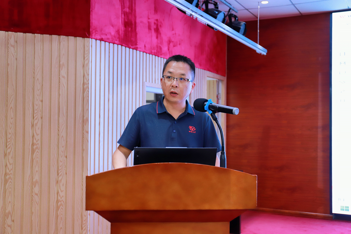 14-公司綜合辦公室副主任李一珠宣貫《企業(yè)文化信息宣傳管理辦法》.jpg